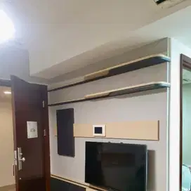 Dijual Apt Kensington 1 BR Baru Lt 2 FF Bagus Strategis