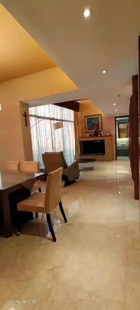 Disewakan Apartemen di Kelapa Gading 3+1 BR [2 tingkat]