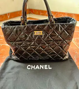 Tas Chanel Cracked Rita Large Tote Bag with Brass