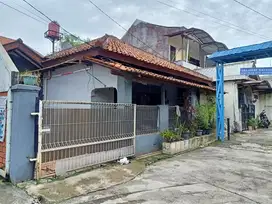 RUMAH DI SEWA DI LINGKUNGAN YANG ASRI DAN NYAMAN