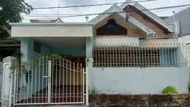 2M-an Dijual Rumah Selangkah ke MErr di Nirwana Executive Rungkut