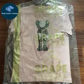 Kaos Uniqlo x Kaws Companion Pink Original