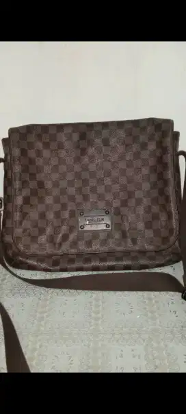 TAS LV  untuk kuliah/kantoran