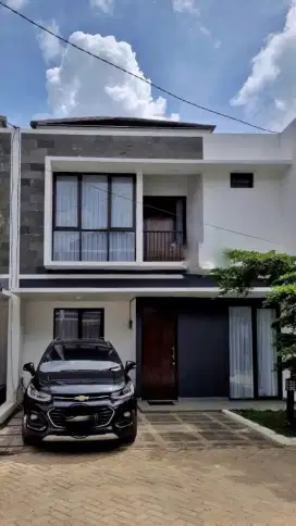 Disewakan. Rumah Mewah Hunian Nyaman & Asri Cluster Acacia Residence