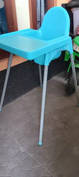 Kursi makan bayi