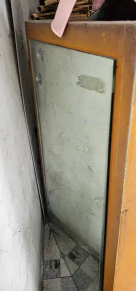 Meja Kasir Depan full kaca dari kayu