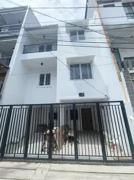 Rumah Siap Huni 3 Lantai Baru Renovasi di Tj Duren Jakbar
