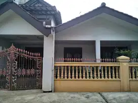 Rumah 1,5 Lantai Murah Asri di Komplek Jatiwaringin pondok gede