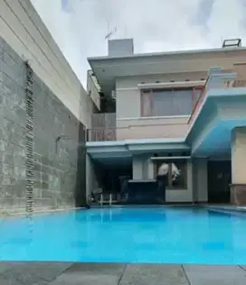 Rumah siap huni ada kolam renang dekat ke setiabudi