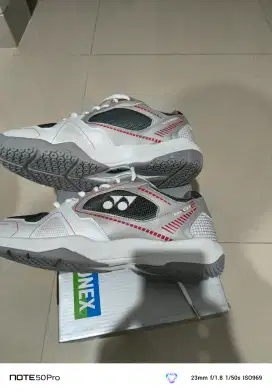 Dijual Sepatu badminton YONEX