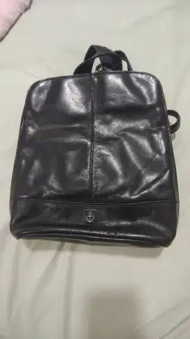 Harbour 2nd 

Tas Ransel Kulit Asli with Dust Bag
Otentik Original