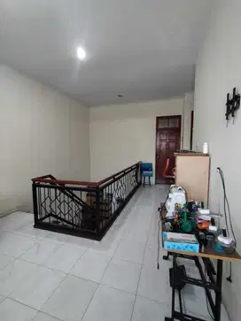 Rumah Taman Pondok Indah, Wiyung Bangunan 2 Lantai Row Jalan Lebar