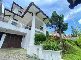 Rumah Modern Terawat Hadap Selatan di Dalam Komplek Cinere