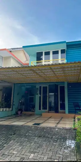 Dijual Rumah 2 lantai semi furnish view danau di Citragran cibubur