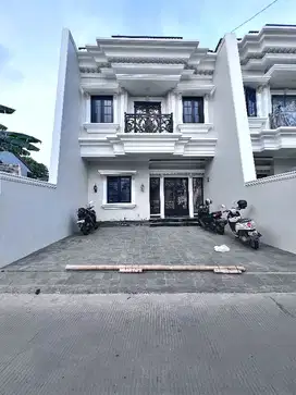 RUMAH BARU MEWAH AKSES STRATEGIS DI JAGAKARSA JAKARTA SELATAN