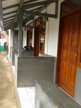 Dijual : Rumah Kontrakan 4 Kamar Lokasi Dekat Jalan Raya Cileunyi