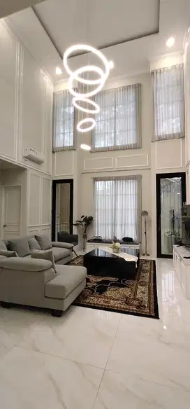 Rumah Bergaya American Classic Ada Kolam Renang BSD Foresta