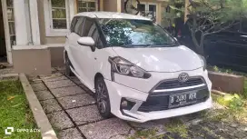 Dijual Toyota Sienta type V