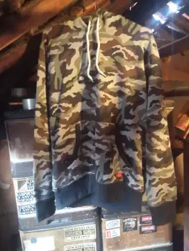Hoodie DC Camo size M fit L
