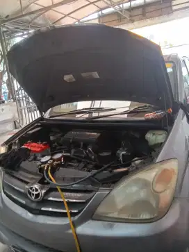 Service AC mobil panggilan.
