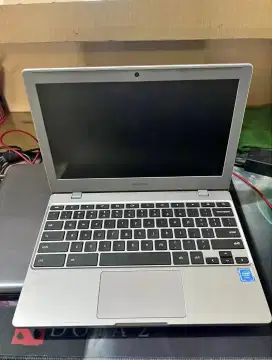Chrome book Samsung ram 4/32gb kelengkapan hp dan carger
