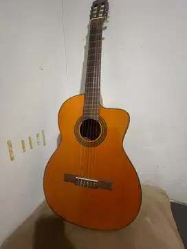 Dijual Gitar nylon elektrik. Takamine G series GC3CE-NAT HARGA NEGO!