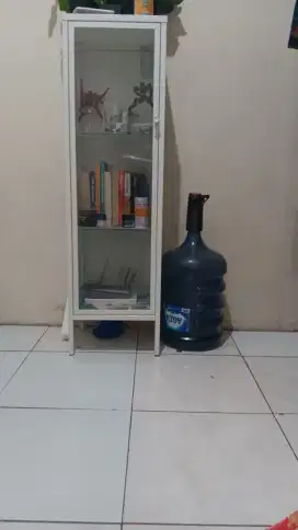 Ikea lemari kaca