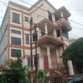 Dijual Cepat Rumah Besar Super Murah di Senen Jakarta Pusat.