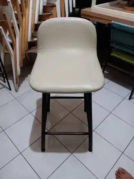 Kursi Cafe Berkwalitas ,hemat dikantong,
Kaki besi