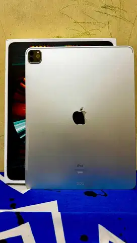 ipad pro m1 128gb kombo apple pencil dan magic keyboard