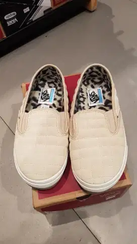 Sepatu Vans Slip ER ukuran 39 original
