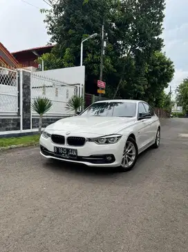 [CASH] BMW 320i Lci At 2016 Bensin Putih Low Km Tt Pribadi Bmw 320i At