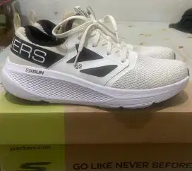 Sepatu Running Skechers Go Run Elevate White