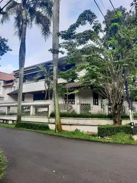Rumah di Bintaro Jaya Sek 1 Jaksel asri depan taman posisi di hook