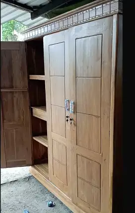 Almari Pintu 3 Kayu Jati Motif Minimalis Finishing Natural Bleaching