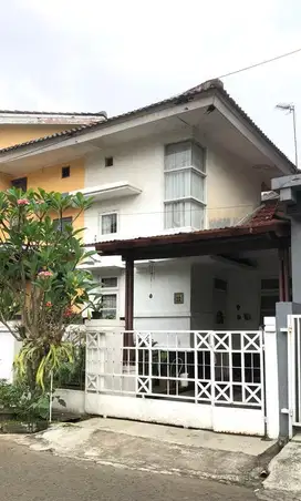 Rumah di Permata Bintaro Jaya 1.5 lantai, rapi, siap huni ada mezanine