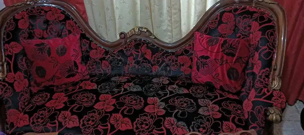 Kursi dari kayu jati