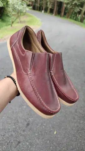 Sepatu Pria Kasual Kulit Asli