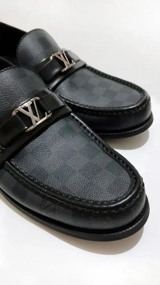 LV MAJOR LOAFER MEN SECOND (SIZE 10.5)