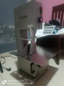 Mesin Potong Daging Beku