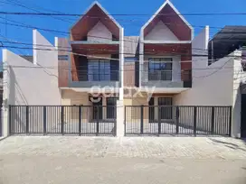 Rumah Baru Rungkut Mapan. Model Scandinavian.
