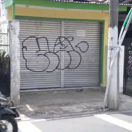 DIKONTRAKKAN PINGGIR JALAN