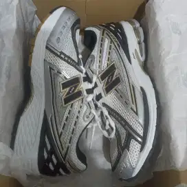 Sepatu New Balance 1906R