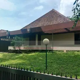 Jual rumah lokasi terbaik di cipaganti main road bandung