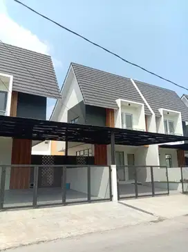 super murah rumah dua lantai di Boulevard Grand Nusa Indah
