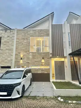 Rumah cantik 2 lantai siap huni semi furnish strategis Buaran Serpong