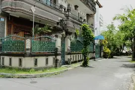 RUMAH LANTAI 3 JALAN UTAMA PERUMAHAN ELIT GATSU BARAT