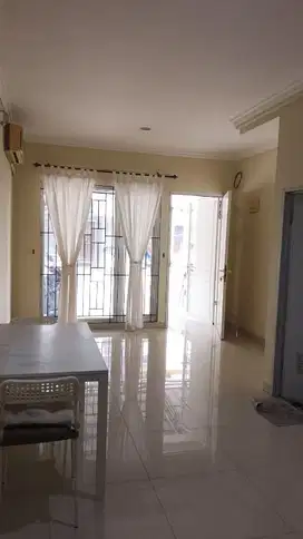 Dijual Cepat Rumah Cantik Siap Huni di Golden Palm Jakarta Barat