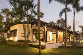 COLONIAL ELEGANCE MEETS MODERN TROPICAL COMFORT IN MUNGGU