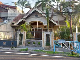 DIJUAL RUMAH SIAP HUNI DI JLN BUNGA2 LOWOKWARU MALANG